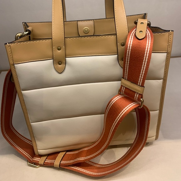 AUTHENTIC FIELD TOTE WITH COLORBLOCK QUILTING AND COACH BADGE - Picture 2 of 9